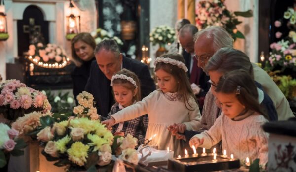 No los apartemos: La importancia de que los niños estén presentes en las despedidas de Día de los Santos